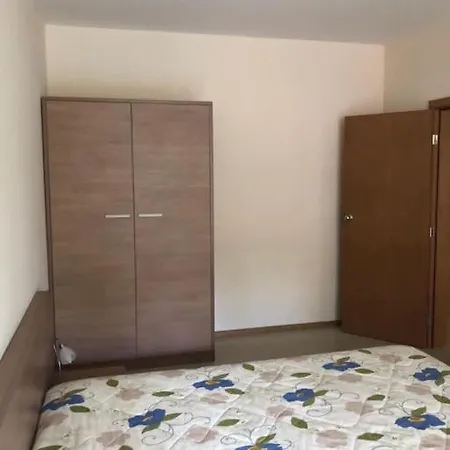 One Bedroom In Complex Apartment *